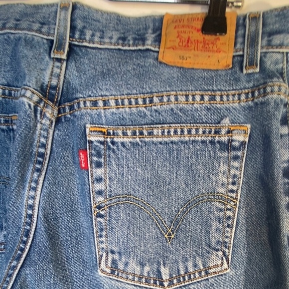 Levi’s 550 Relaxed High Rise Tapered Leg Mom Jeans Light Wash Size 16 Vintage - Picture 3 of 16